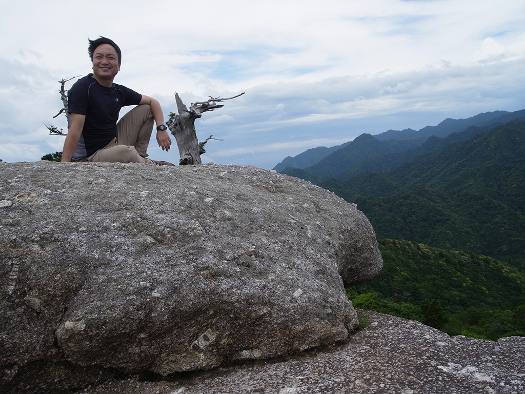 役場のNさん。髪型が白骨樹と同化している