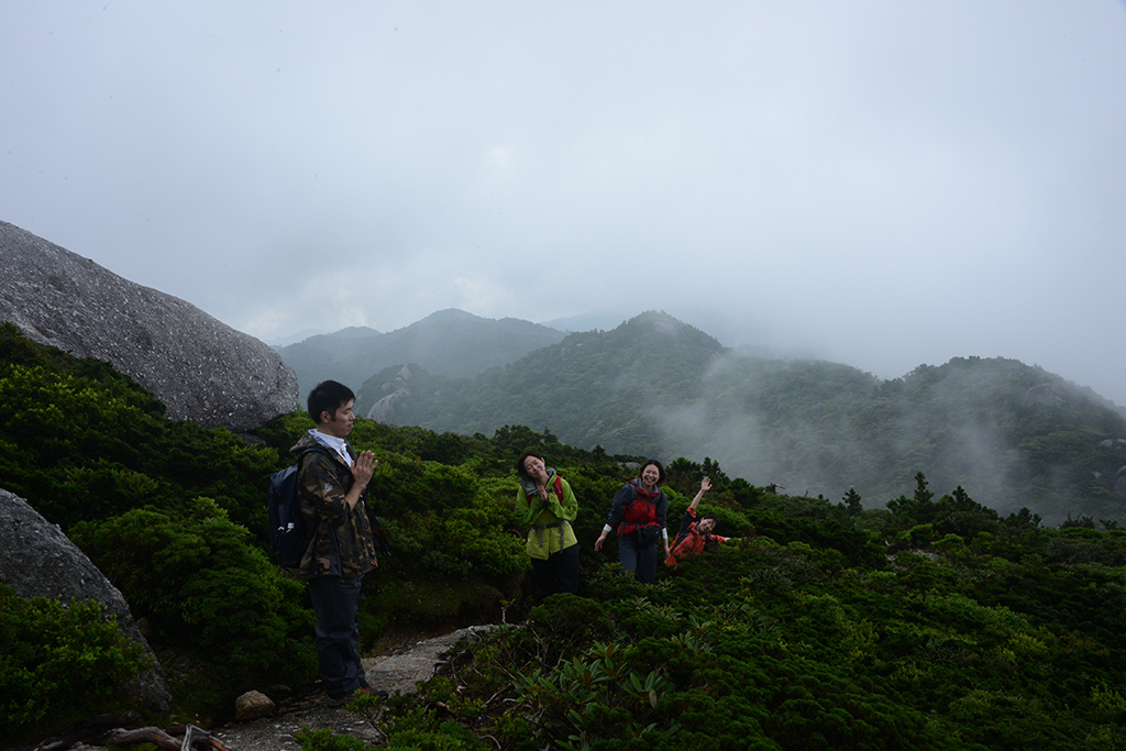 黒味岳途中で遂に展望が一気に開けました!朝から展望を諦めて居ないと宣言した手前助かりました(笑)
