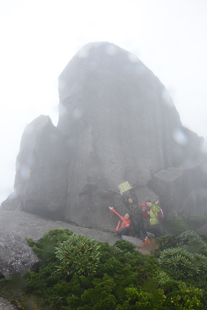 お昼を食べ終わった途端に、雨が降り出しました。タイミングに恵まれました