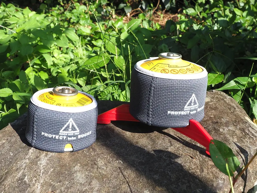 登山用ガス缶カバーの大と小