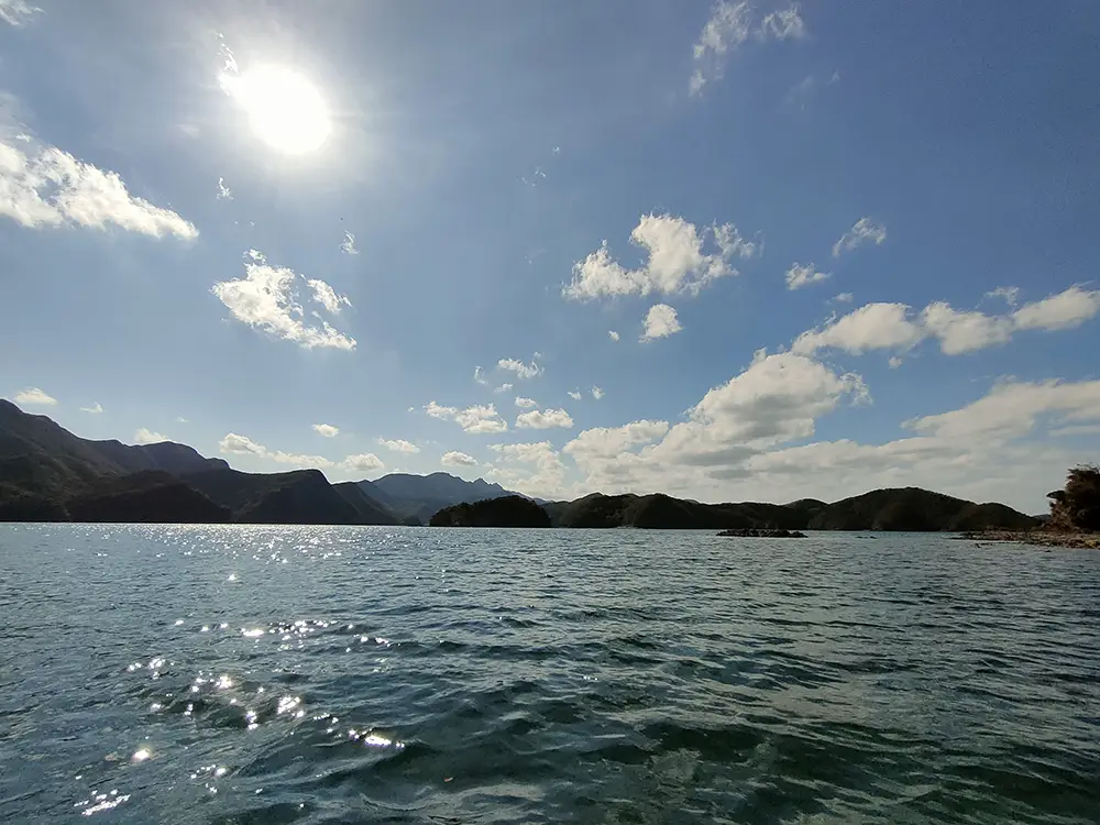 浅茅湾をシーカヤックから眺めた景色